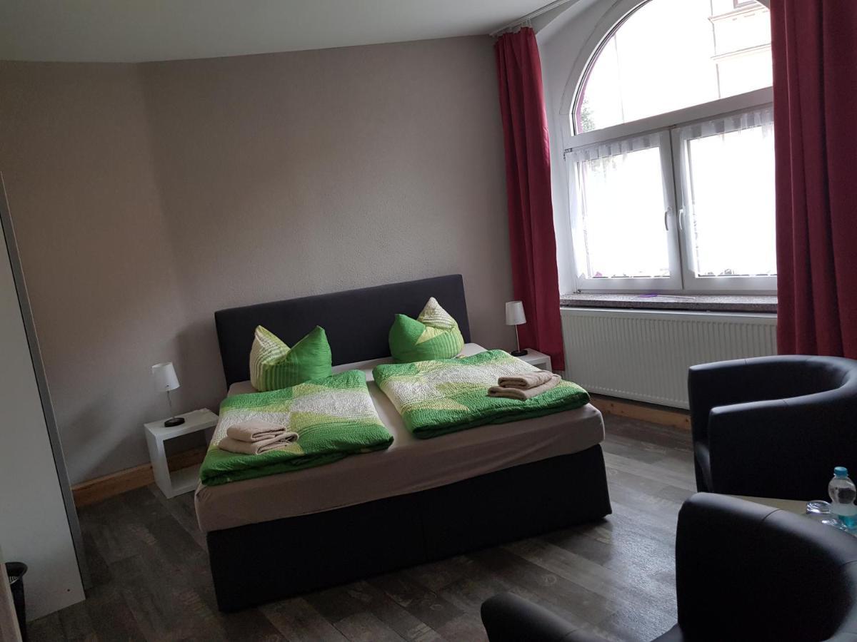 Bed And Breakfast Zeulenroda Esterno foto